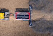 ¿Hasta dónde puede llegar el ancho de trabajo de una fertilizadora?