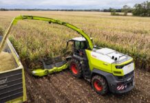 Claas lanzó en Argentina la súper picadora de 1.110 CV