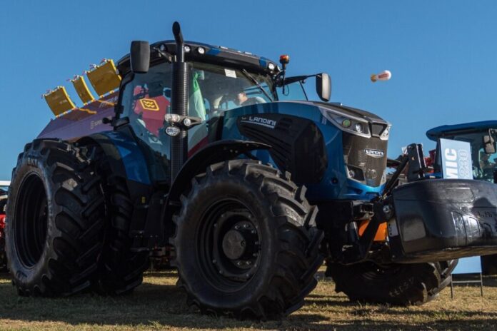 Tractor-Landini-1024x683 (1)